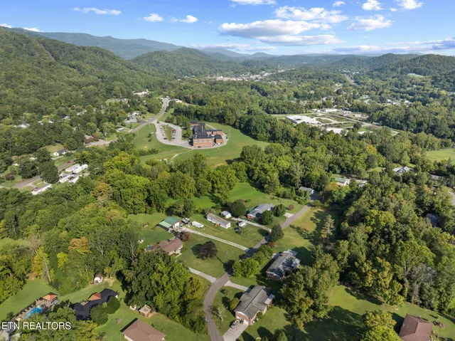 $379,900 | 130 Carden Lane, Rocky Top, TN 37769