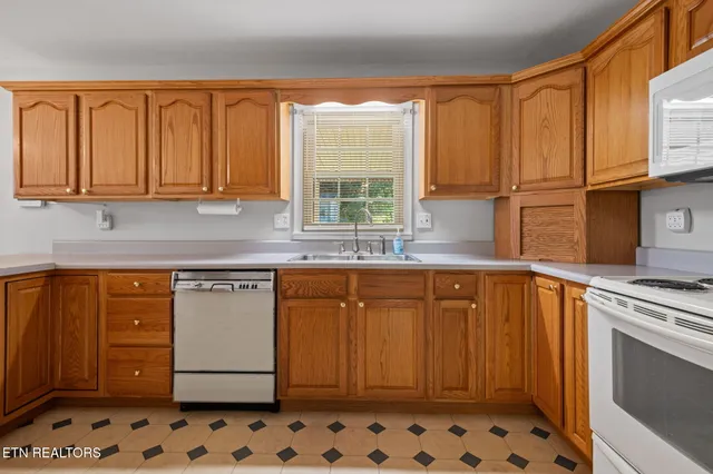 $379,900 | 130 Carden Lane, Rocky Top, TN 37769