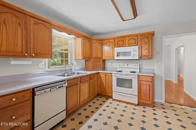 $379,900 | 130 Carden Lane, Rocky Top, TN 37769