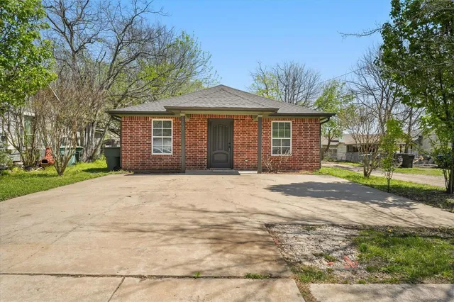 $1,500 | 517 South Vaden Street, Sherman, TX 75090