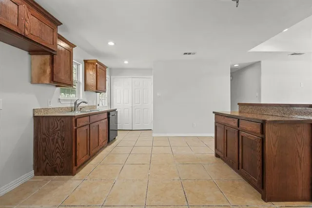 $1,500 | 517 South Vaden Street, Sherman, TX 75090