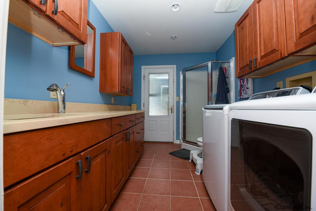 68 Cambridge Road Bethlehem, NY 12077 - Photo 14 of 32 Photo 14