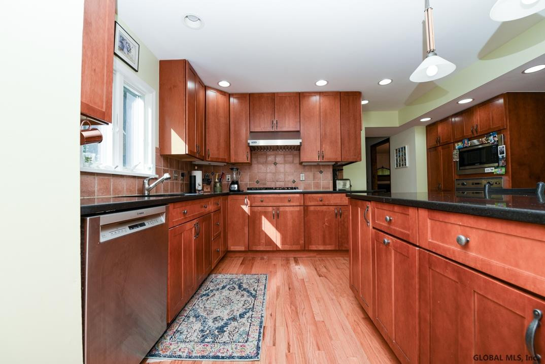 68 Cambridge Road Bethlehem, NY 12077 - Photo 4 of 32 Photo 4