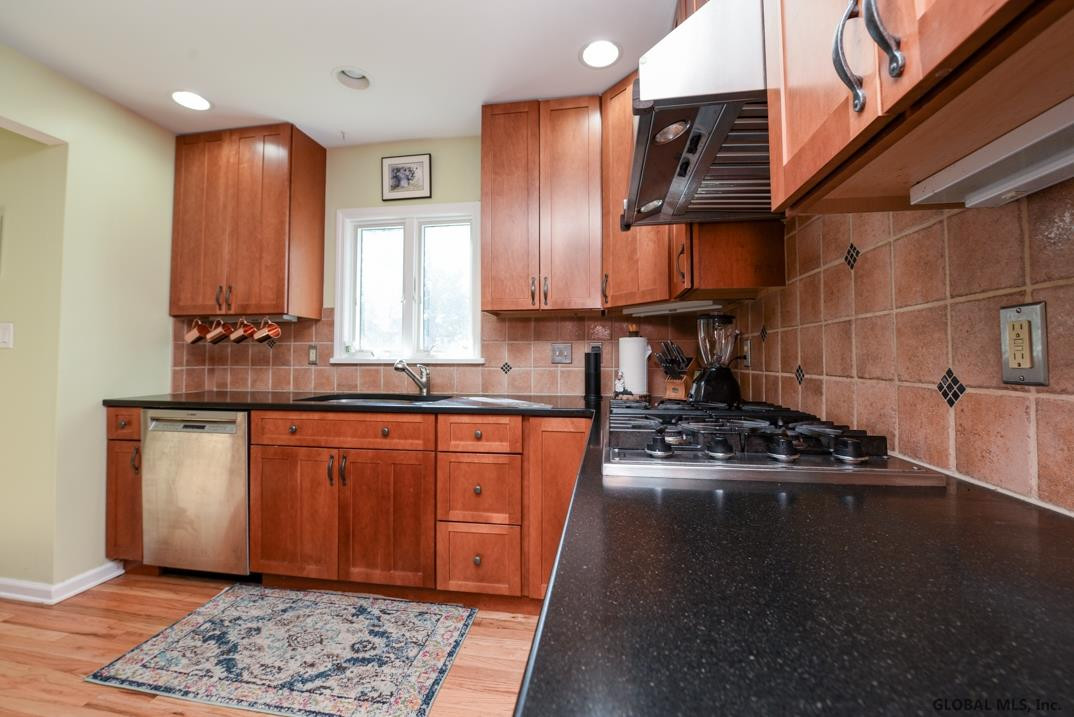 68 Cambridge Road Bethlehem, NY 12077 - Photo 6 of 32 Photo 6
