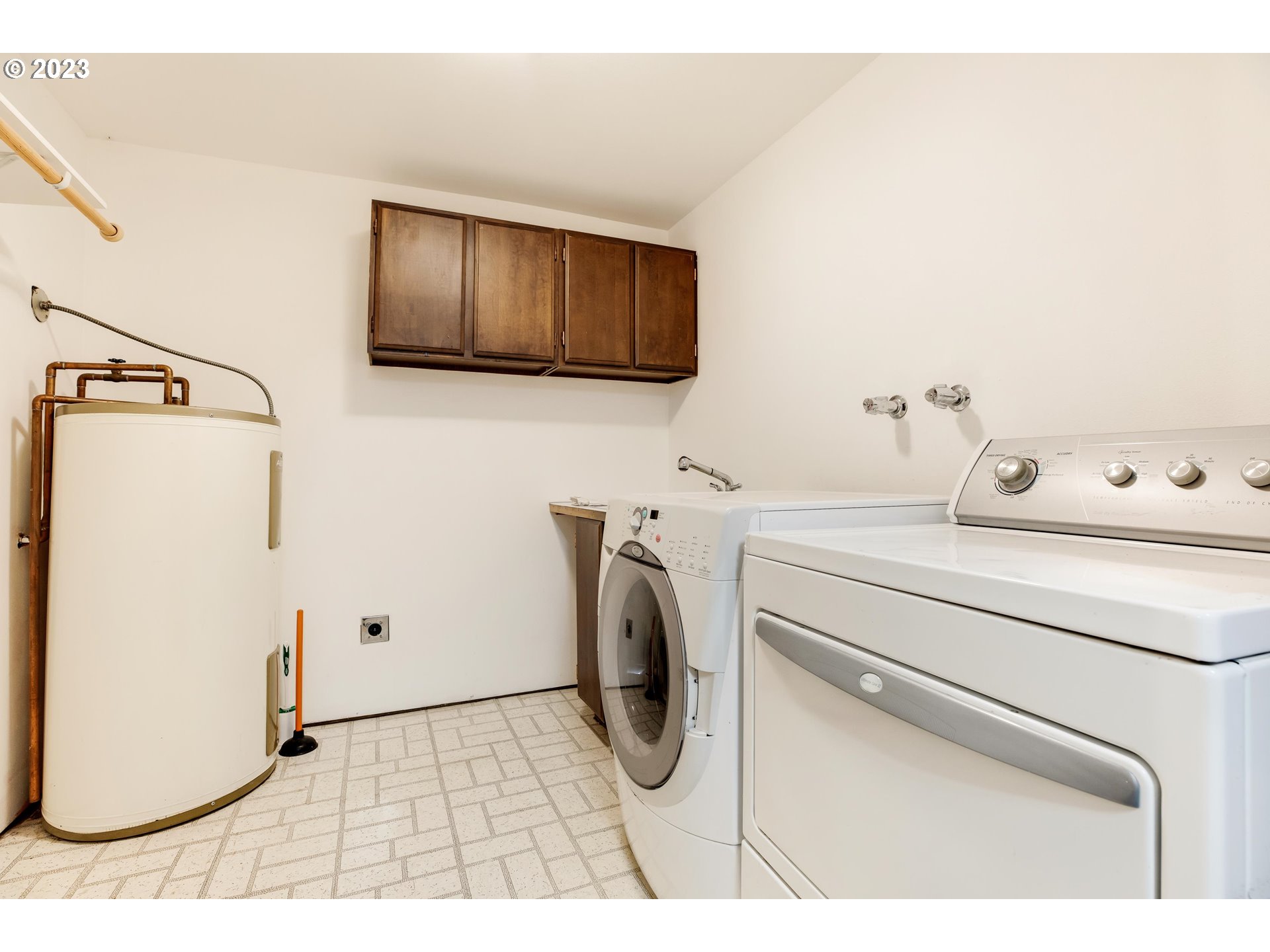 15729 Northwest Sheltered Nook Road Portland, OR 97231 - Photo 41 of 44 a utility room with dryer and washer