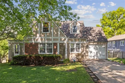 $275,000 | 8806 Minnehaha Lane, Kansas City, MO 64114