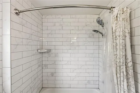 $275,000 | 8806 Minnehaha Lane, Kansas City, MO 64114
