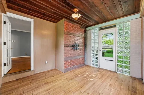 $275,000 | 8806 Minnehaha Lane, Kansas City, MO 64114