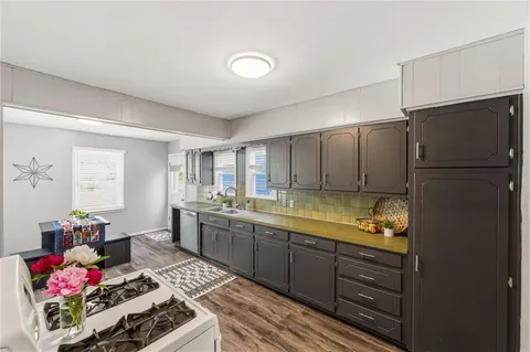 $275,000 | 8806 Minnehaha Lane, Kansas City, MO 64114