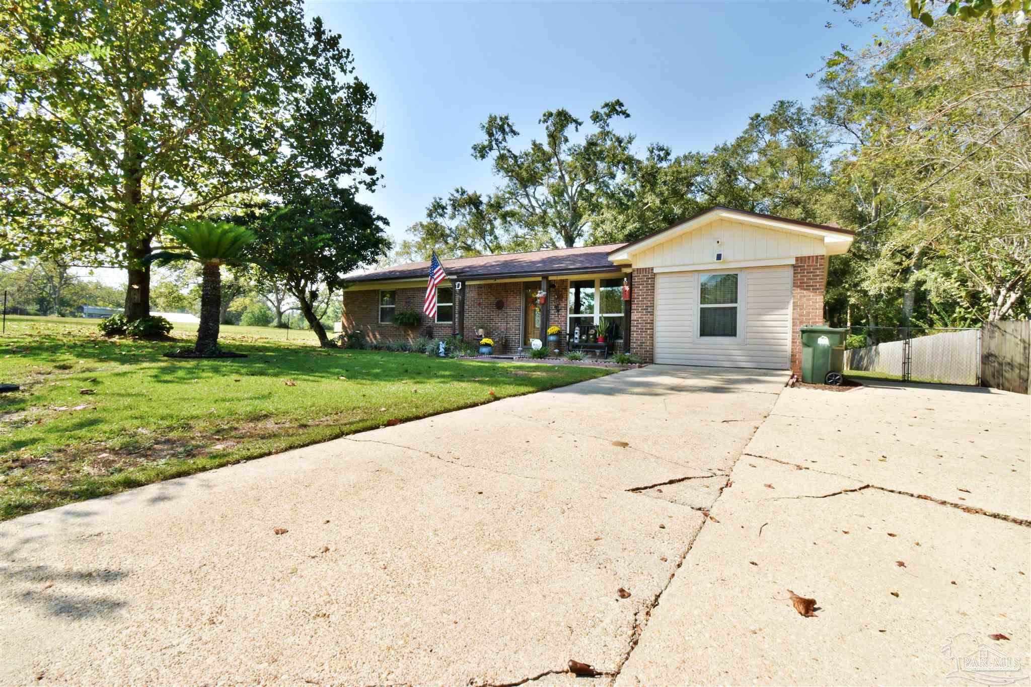173 Navarro Road Cantonment, FL 32533 - Photo 3 of 33