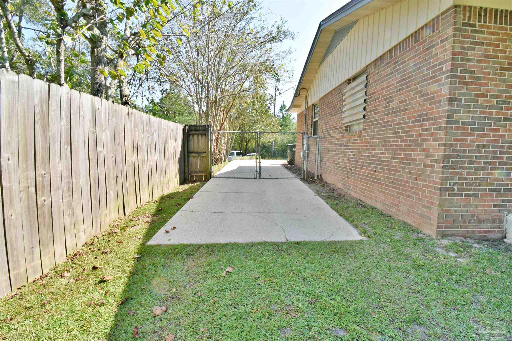 173 Navarro Road Cantonment, FL 32533 - Photo 10 of 33