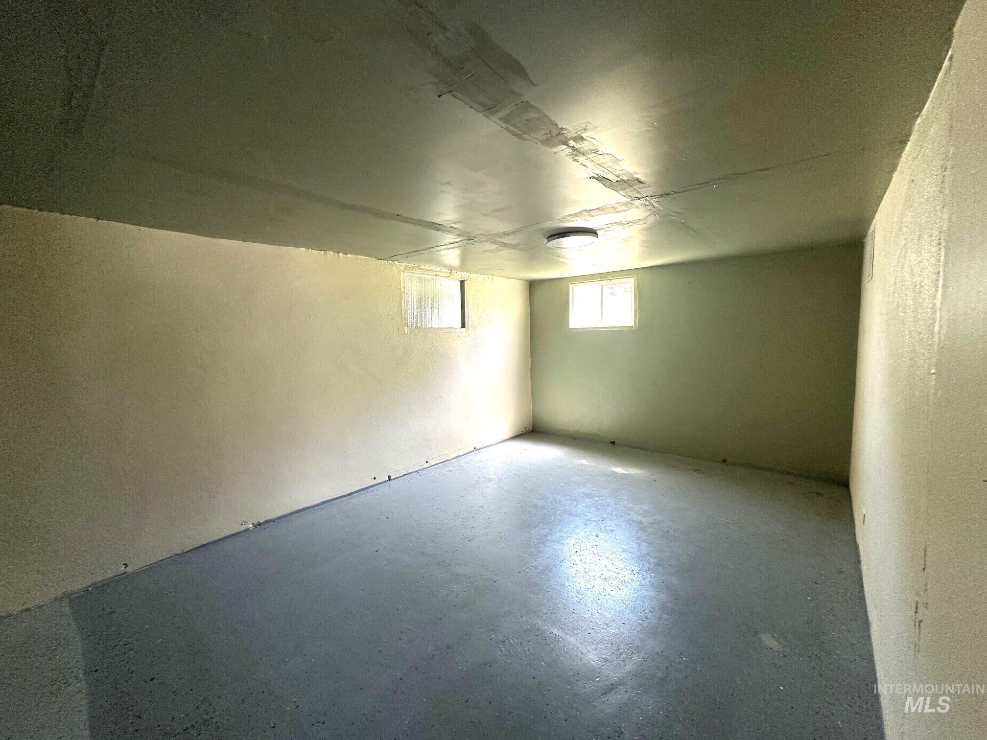 787 Southwest 3rd Street Ontario, OR 97914 - Photo 18 of 22 Basement featuring a textured wall