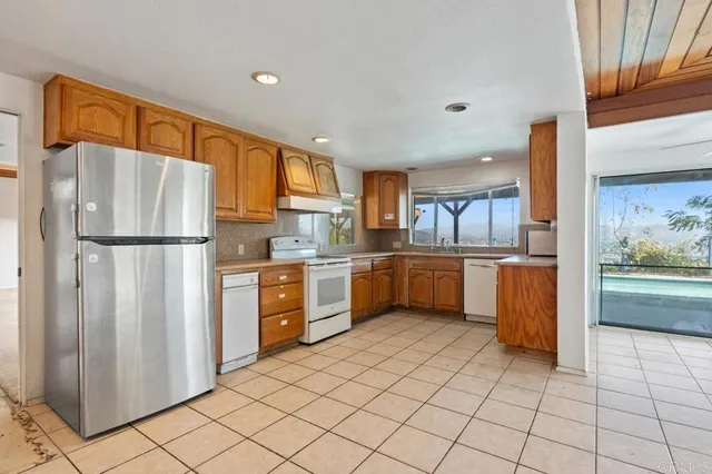 $875,000 | 1681 Hillsmont Drive, El Cajon, CA 92020