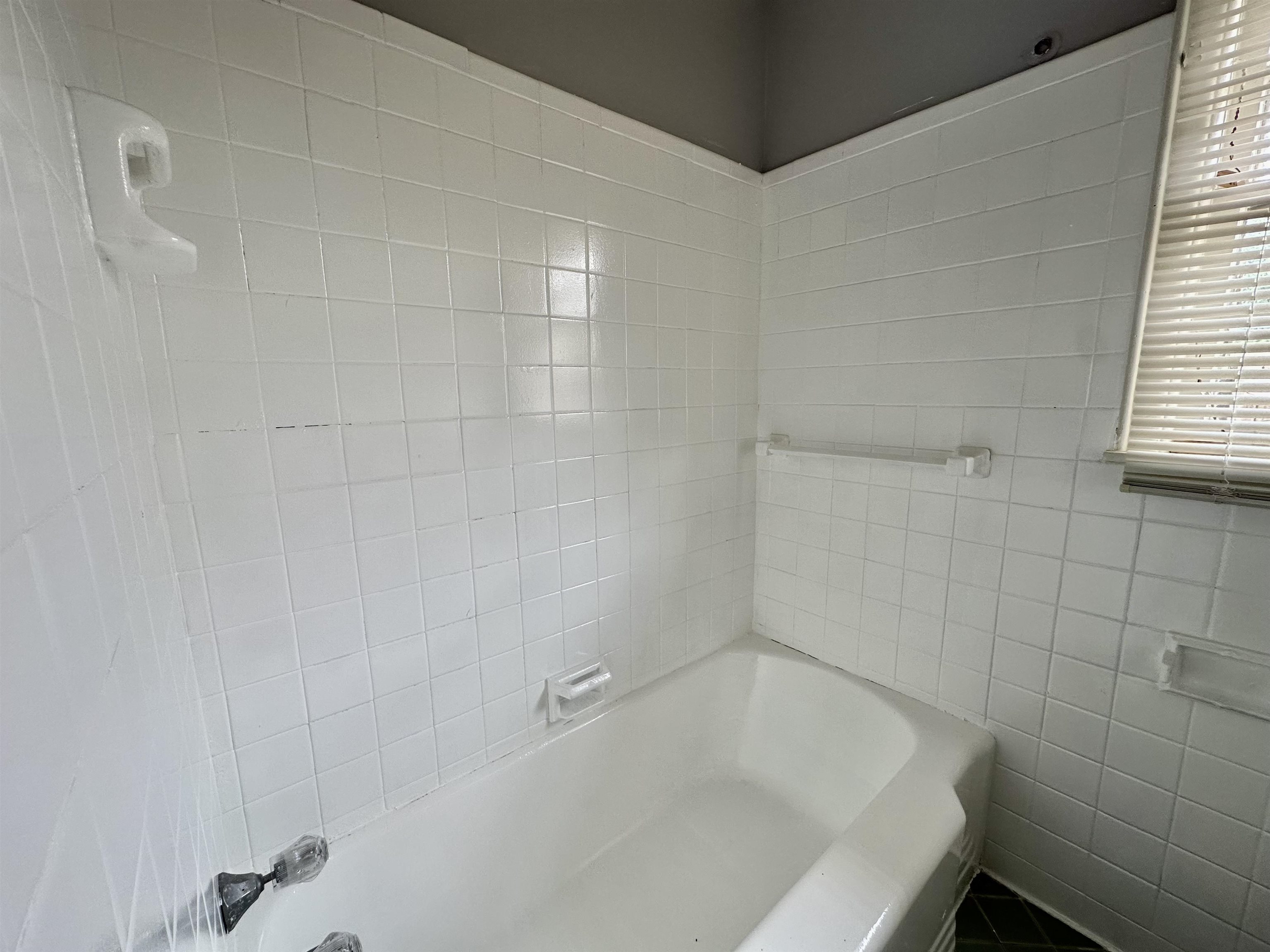 4277 Neely Road Memphis, TN 38109 - Photo 13 of 19 a bathroom with a bathtub