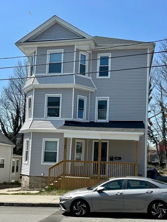 $1,800 | 160 Robeson Street, Unit 1W, Fall River, MA 02720