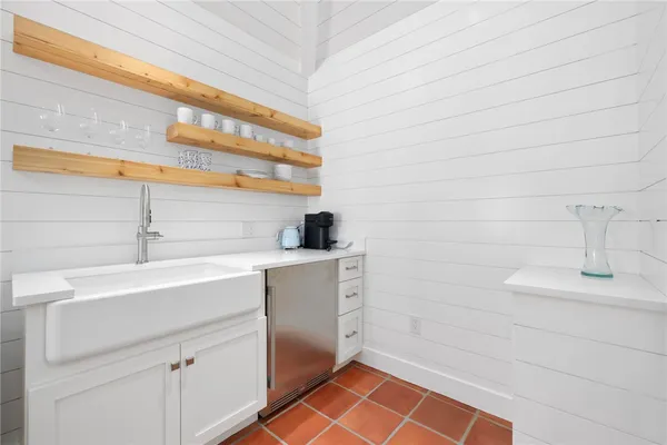 $12,000 | 89 Gibbs Avenue, Newport, RI 02840