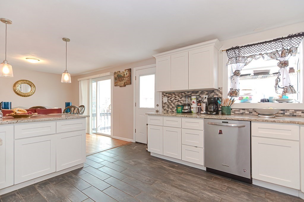 34 Gloversbrook Road Randolph, MA 02368 - Photo 3 of 42 Gallery Image 3