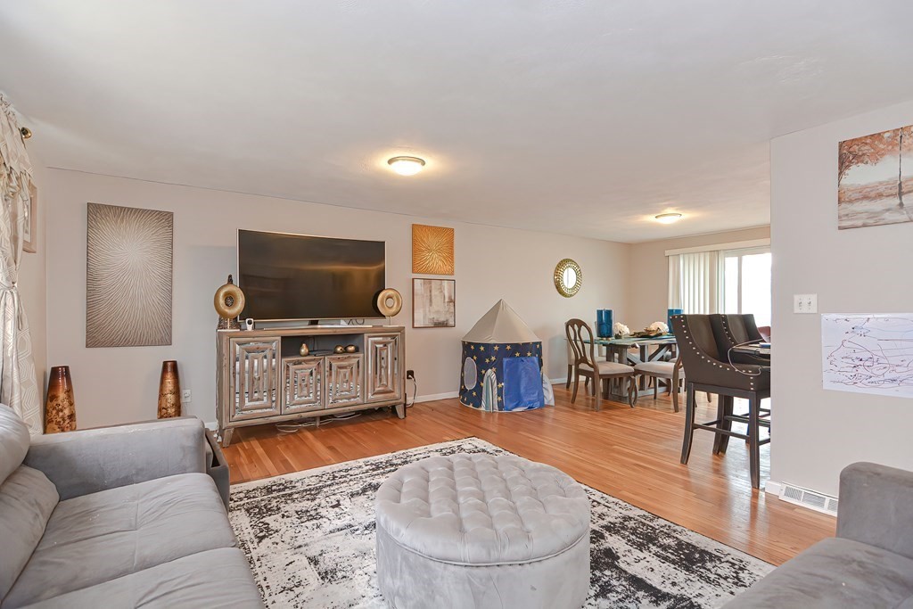 34 Gloversbrook Road Randolph, MA 02368 - Photo 10 of 42 Gallery Image 10