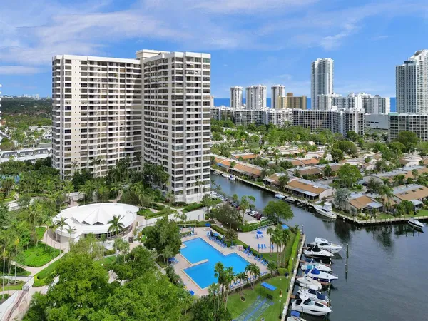 $3,800 | 2500 Parkview Drive, Unit 1112, Hallandale Beach, FL 33009