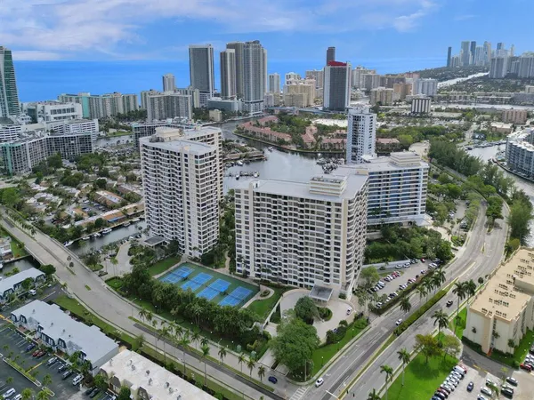 $3,800 | 2500 Parkview Drive, Unit 1112, Hallandale Beach, FL 33009