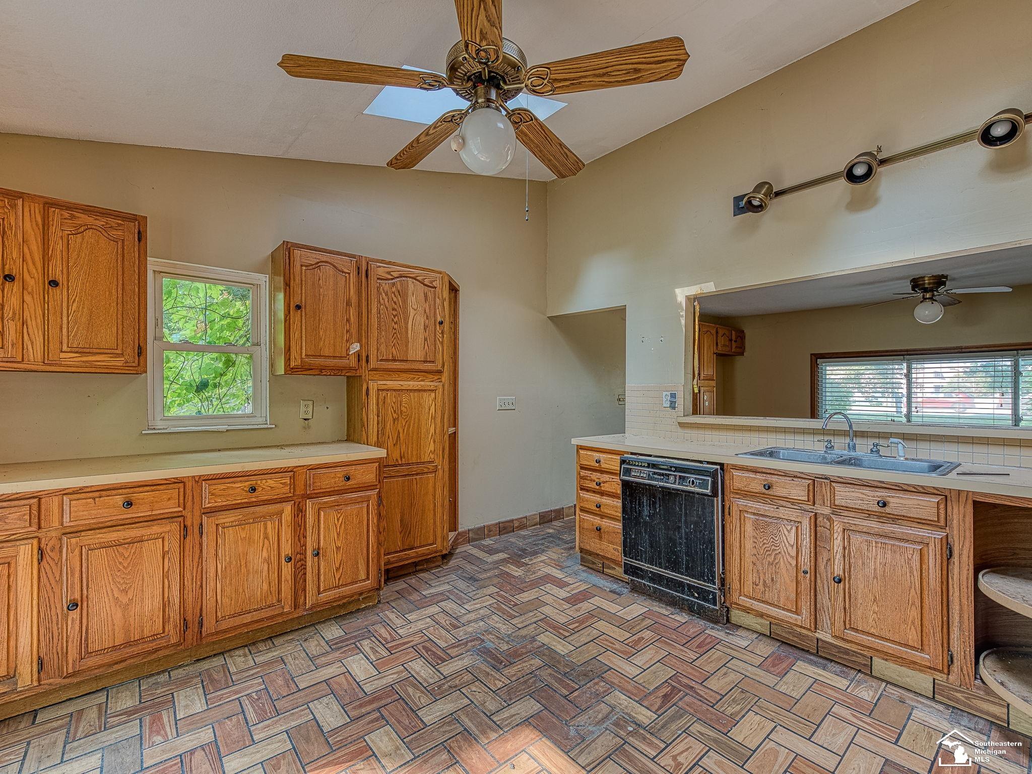 7546 Secor Road Lambertville, MI 48144 - Photo 12 of 33