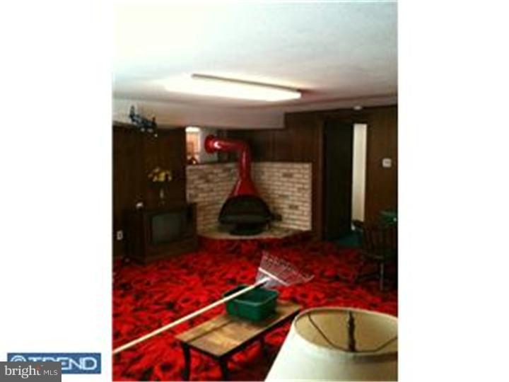 421 Densmore Road Philadelphia, PA 19116 - Photo 3 of 14 Gallery Image 3