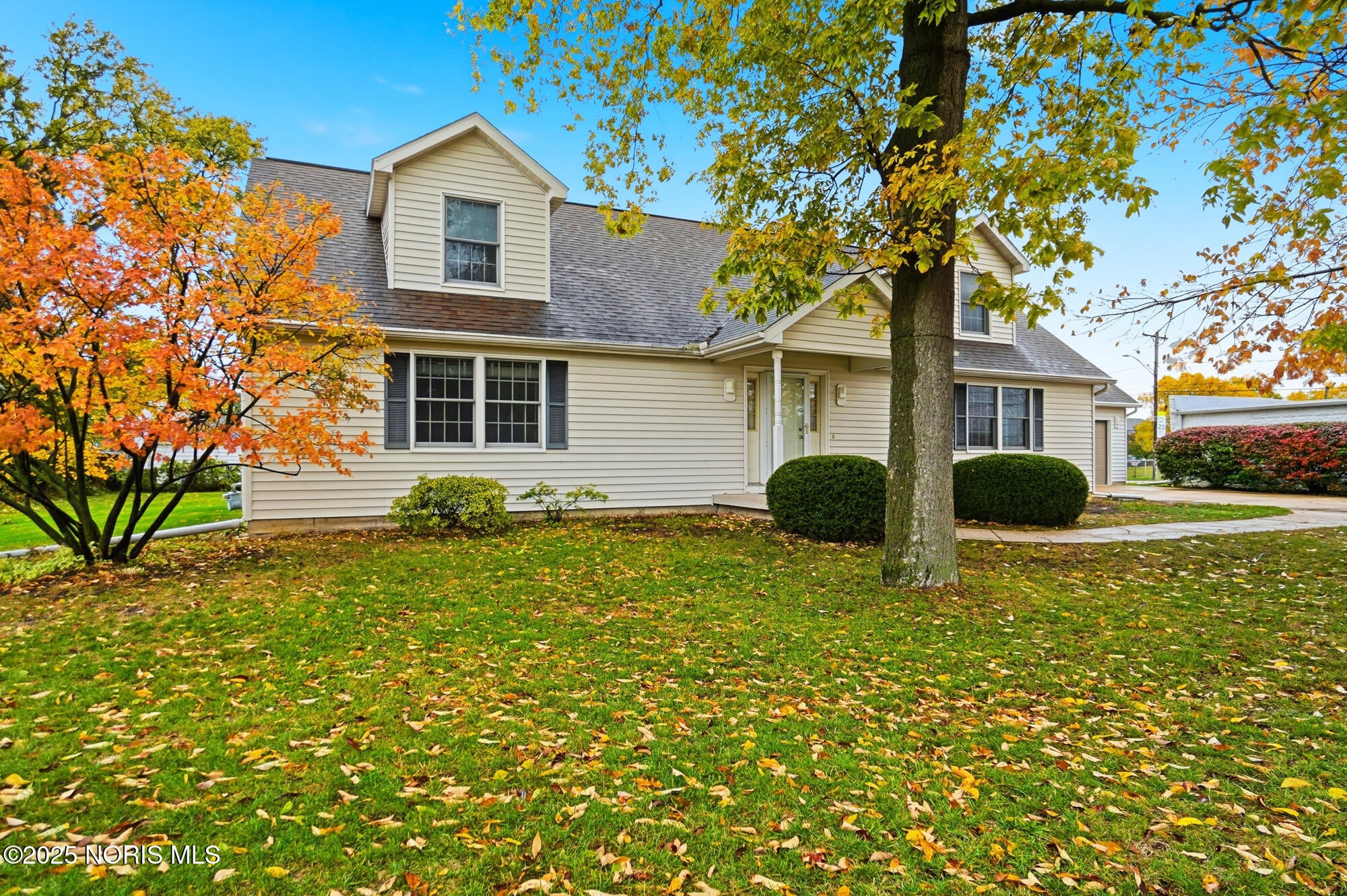 5053 Bennett Road Toledo, OH 43612 - Photo 1 of 59 001