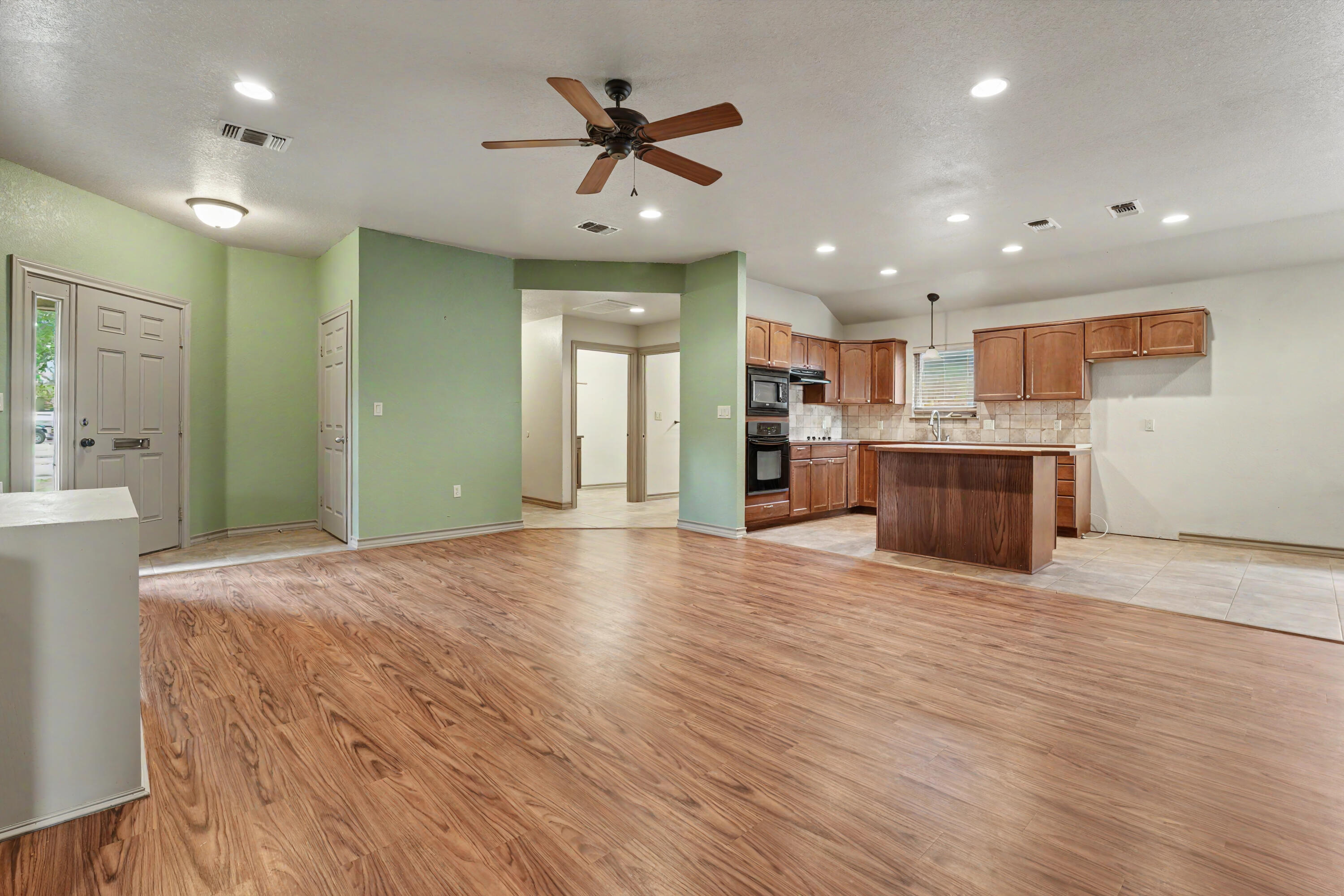 805 South 23rd Street Slaton, TX 79364 - Photo 3 of 22 DSC06907