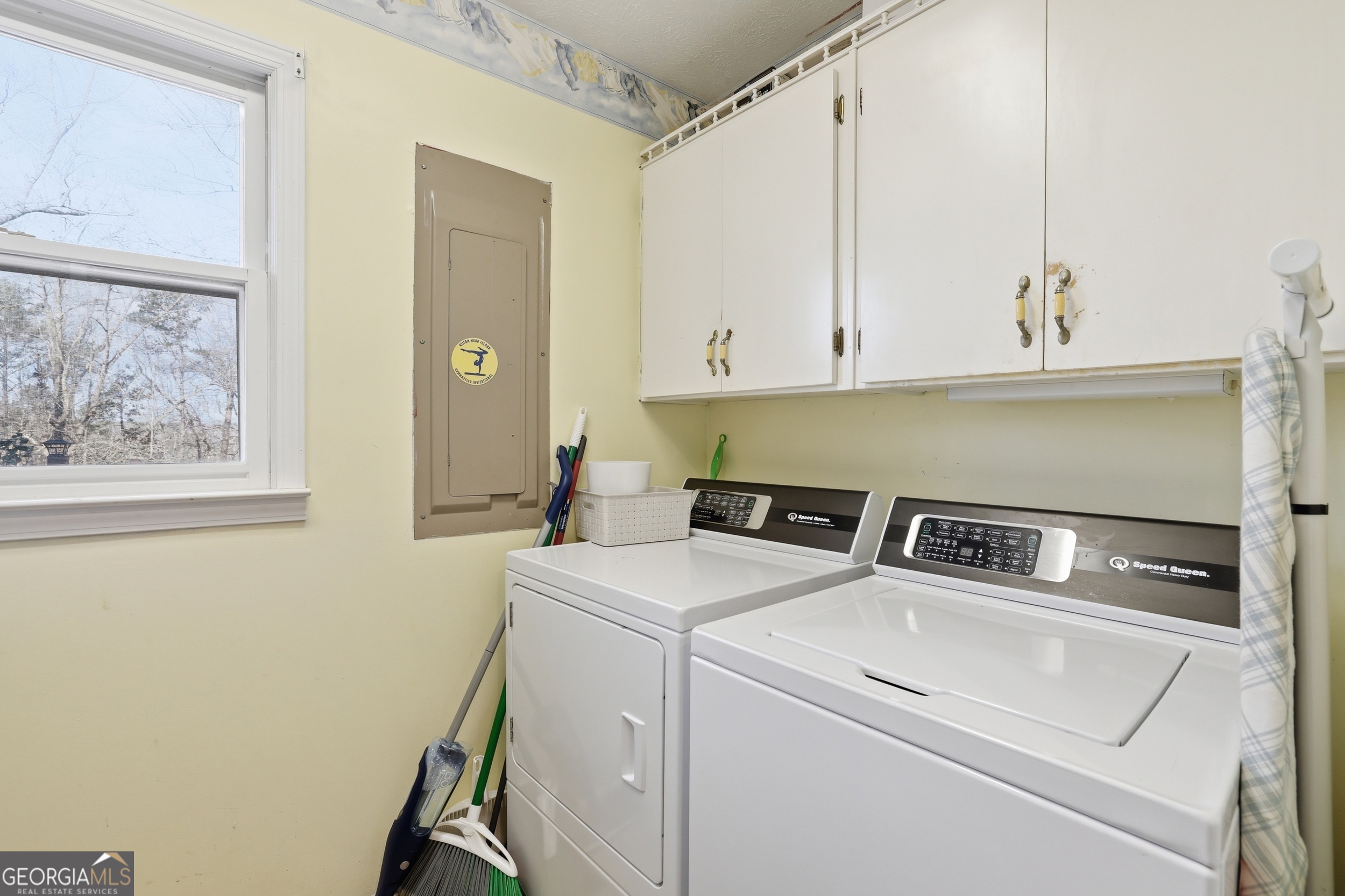 81 McMurray Road Toccoa, GA 30577 - Photo 22 of 50 a utility room with dryer and washer