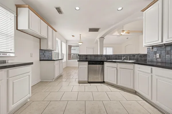 $2,350 | 14914 West Bend Drive, Houston, TX 77082