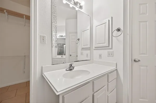 $2,350 | 14914 West Bend Drive, Houston, TX 77082