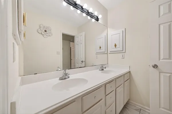 $2,350 | 14914 West Bend Drive, Houston, TX 77082