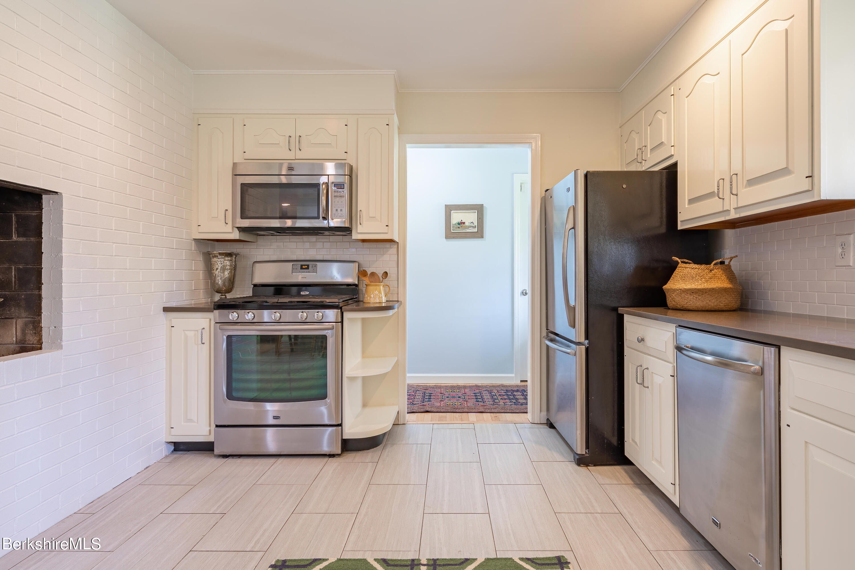 4 Lee Road Stockbridge, MA 01262 - Photo 14 of 36 4 Lee Rd_19