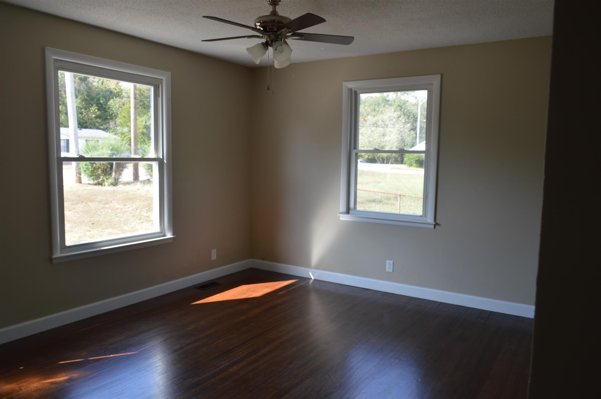 229 Edmondson Ferry Road Clarksville, TN 37040 - Photo 3 of 25 Gallery Image 3
