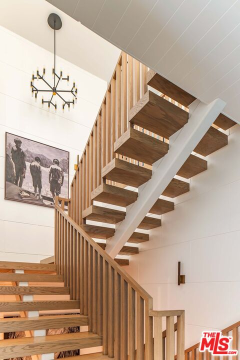 4533 Gentry Avenue Studio City, CA 91607 - Photo 16 of 39 a view of entryway