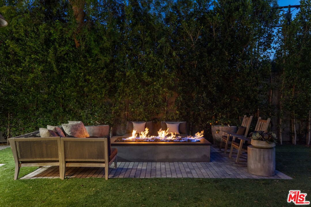 4533 Gentry Avenue Studio City, CA 91607 - Photo 38 of 39 a view of a chairs and table in the garden