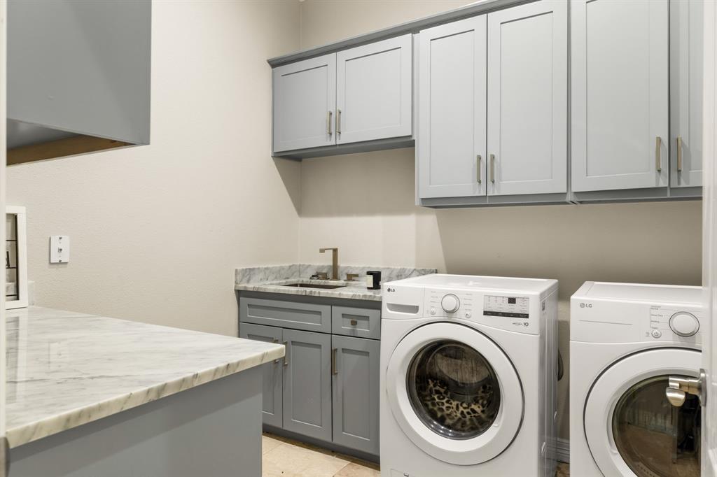 1904 MacGregor Drive Plano, TX 75093 - Photo 17 of 38 Laundry Room with Sink