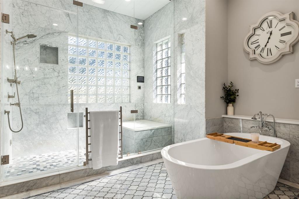 1904 MacGregor Drive Plano, TX 75093 - Photo 22 of 38 Walk-in Shower and Soaking Tub
