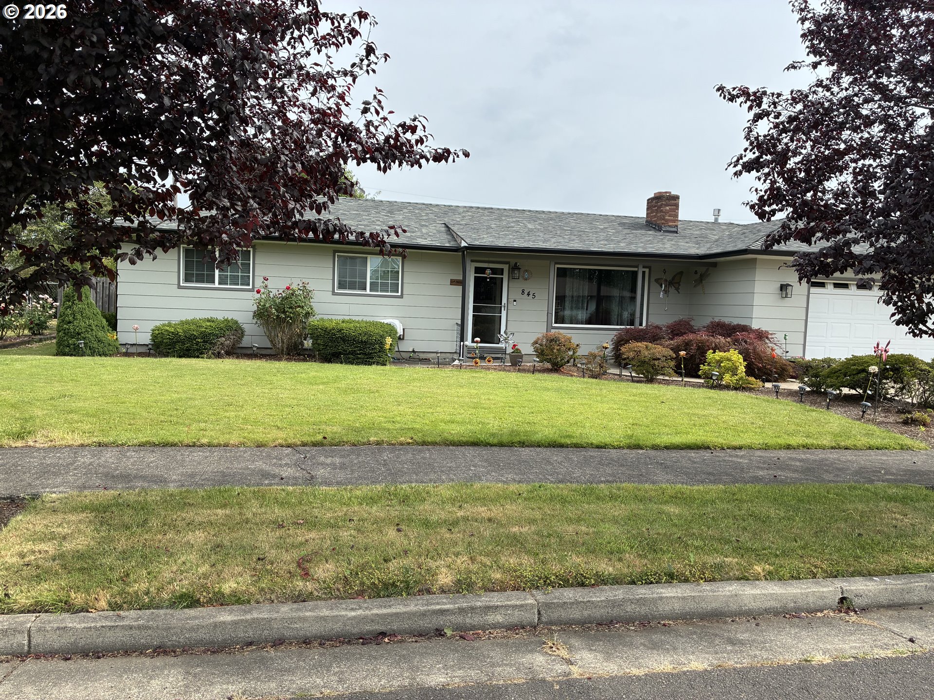 845 West Rose Street Lebanon, OR 97355 - Photo 2 of 8