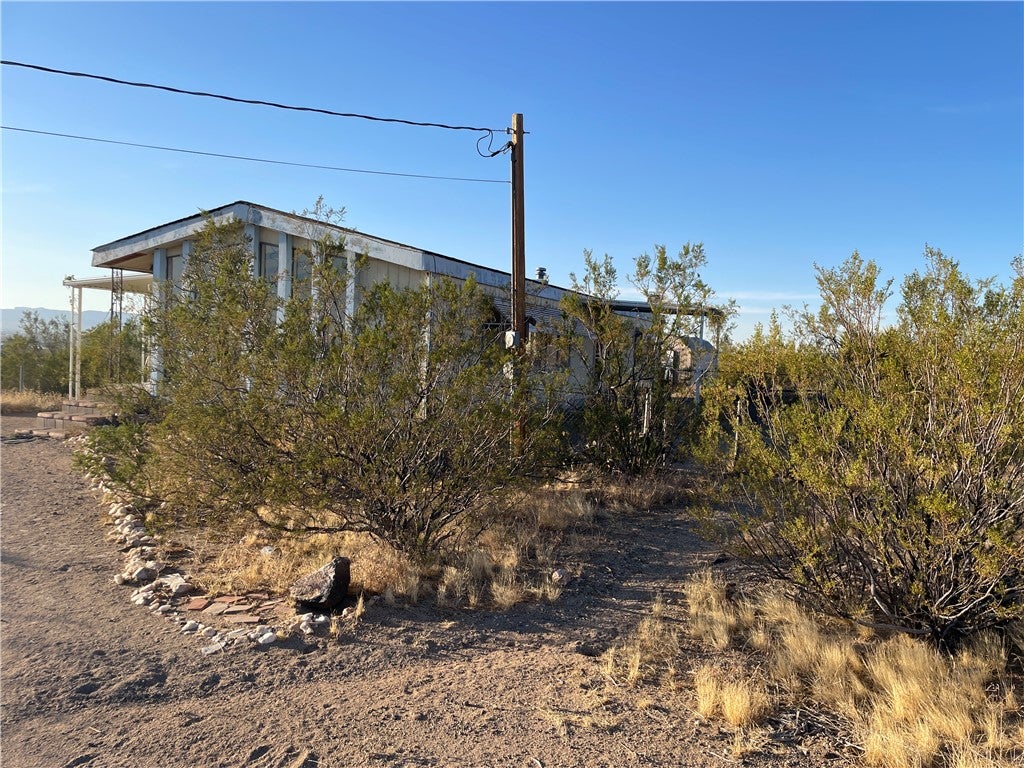 678 South Bowie Road Golden Valley, AZ 86413 - Photo 4 of 35 Gallery Image 4