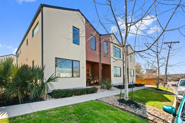 $3,300 | 1931 East 38th 1/2 Street, Unit 52, Austin, TX 78723