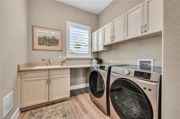 $1,364,000 | 8026 Signature Club Circle, Unit 5201, Naples, FL 34113