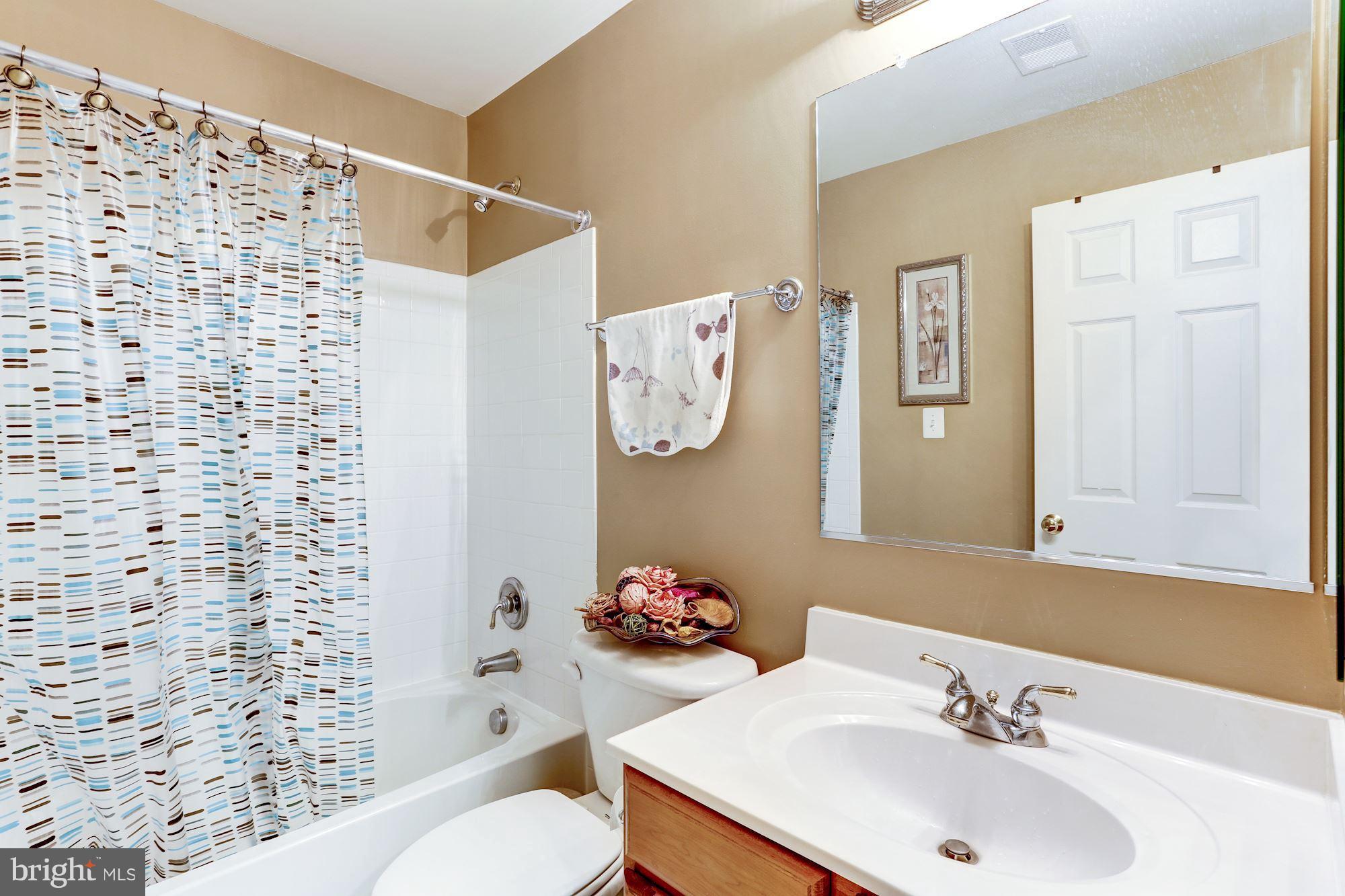 14423 Fairdale Road Silver Spring, MD 20905 - Photo 22 of 30 Hall Bath