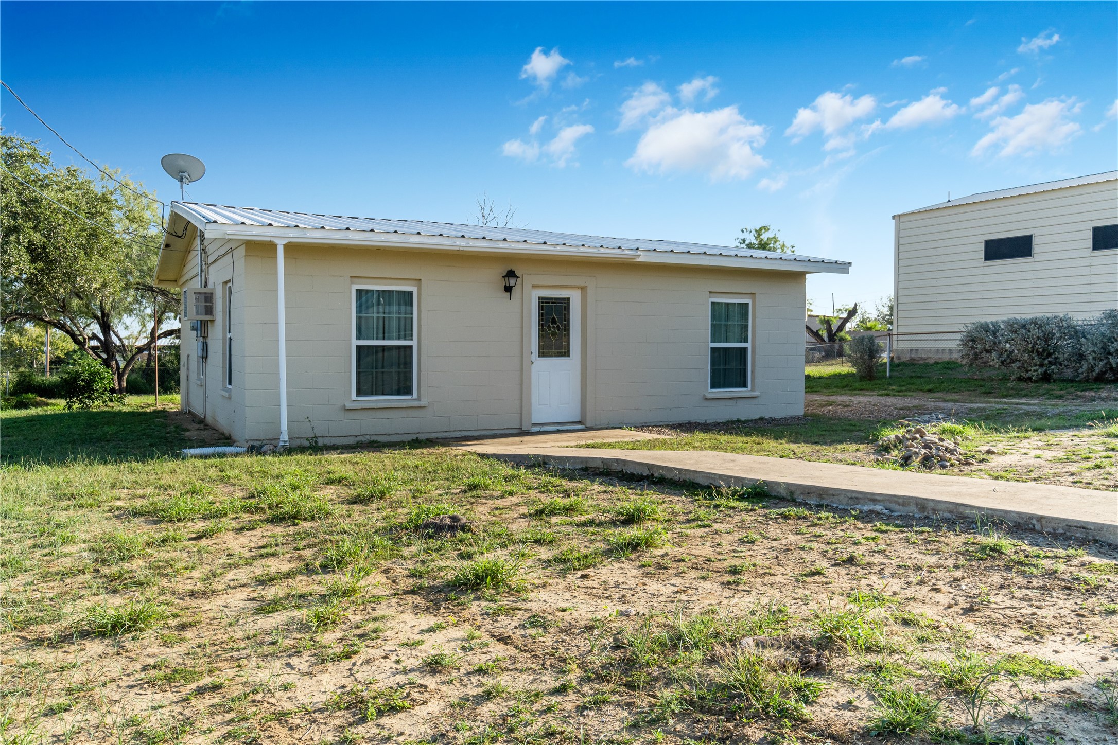 106 Overview Drive Zapata, TX 78076 - Photo 6 of 23