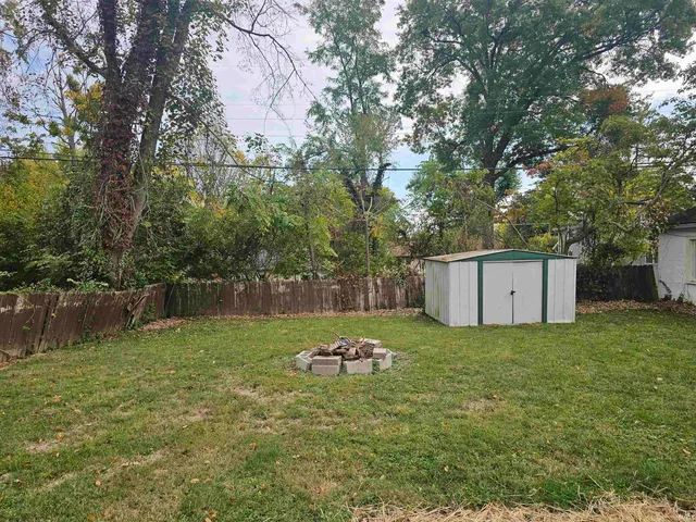 $2,400 | 128 North Roosevelt Street, Bloomington, IN 47408