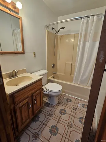 $2,400 | 128 North Roosevelt Street, Bloomington, IN 47408