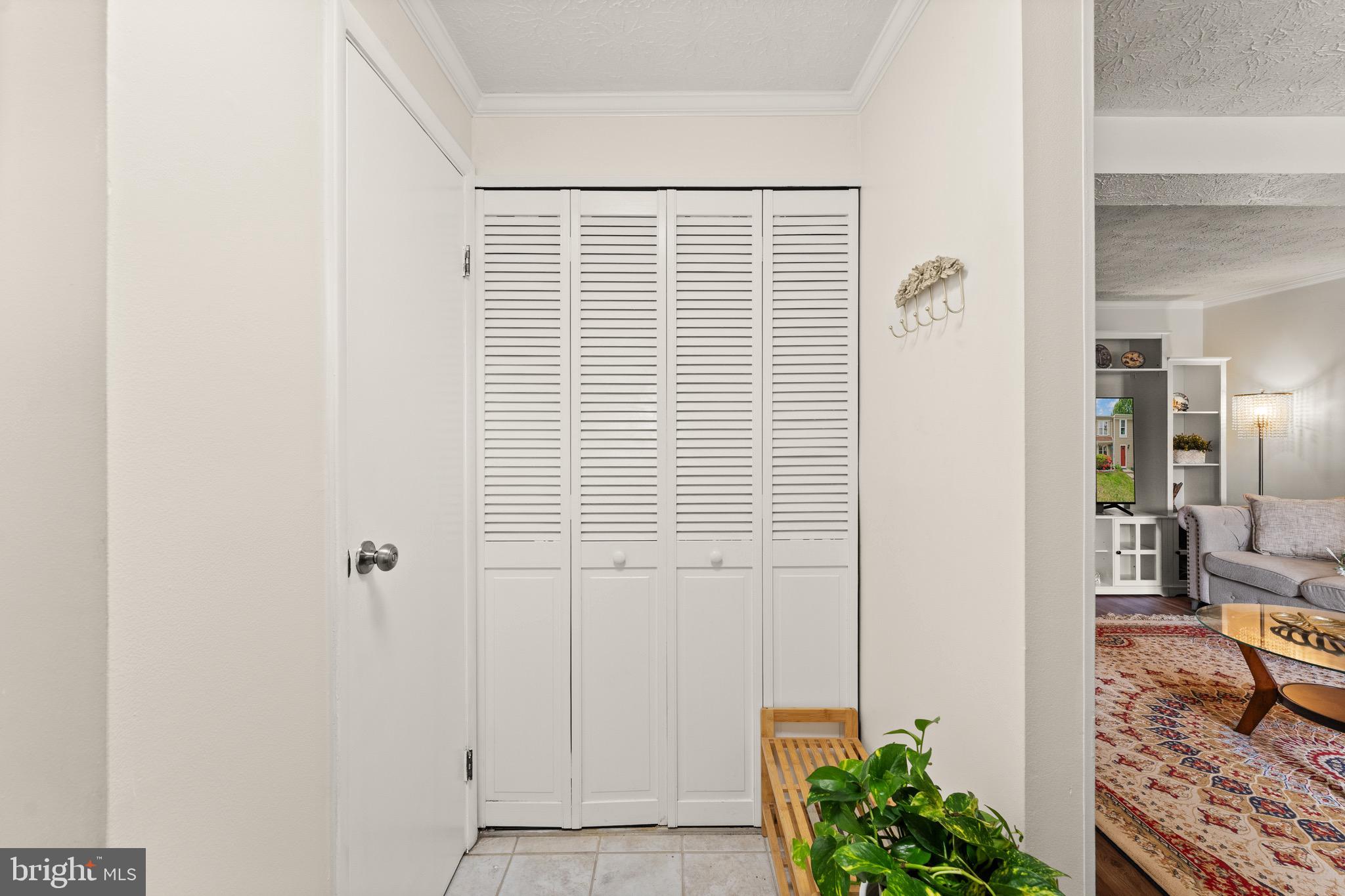 1617 Sierra Woods Drive Reston, VA 20194 - Photo 18 of 39 an empty room with potted plant and a window
