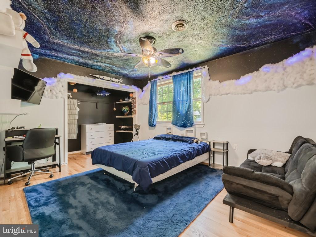 466 Edgewater Road Pasadena, MD 21122 - Photo 25 of 32 Cool, Spacious Upper Level Bedroom Space