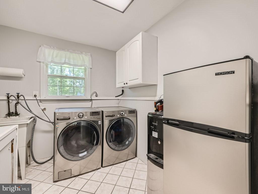 466 Edgewater Road Pasadena, MD 21122 - Photo 27 of 32 Bright and Roomy Laundry on First Level