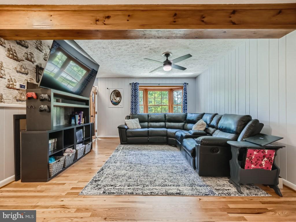 466 Edgewater Road Pasadena, MD 21122 - Photo 6 of 32 Family Room
